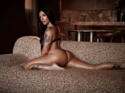 Mia - Photo 6